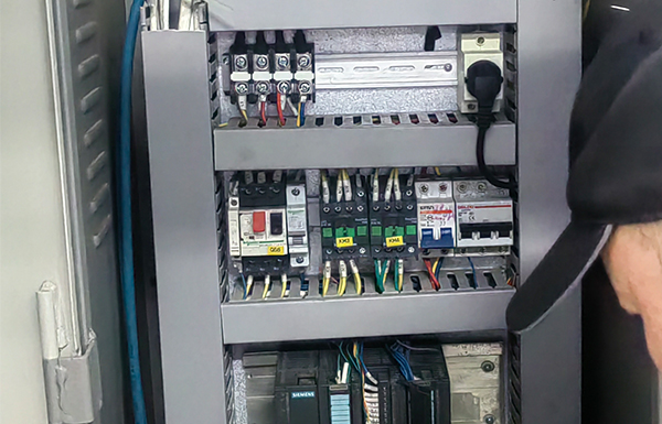 生產(chǎn)控制柜、水阻柜企業(yè)，維護(hù)、維修